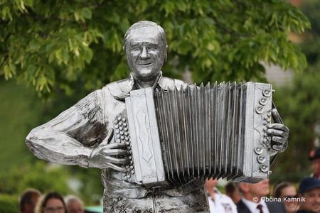 Srednja vas v znamenju spomina na Rudija Poljanška.JPG