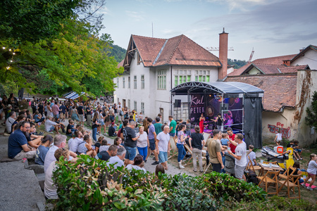 KUL poletno vzdušje na KUL petku s skupino Mejd in Slovenija