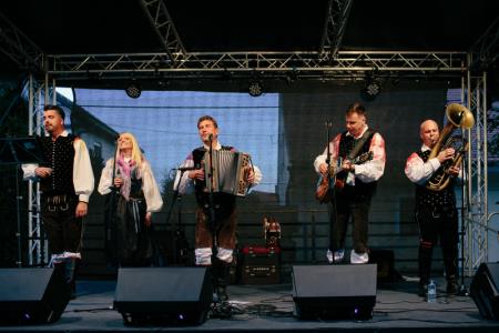 Ansambel_Viharnik-001