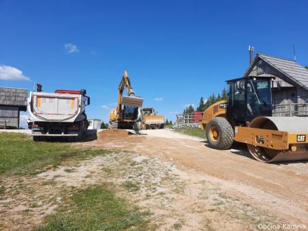 MAKADAM_ZELENI_ROB-001