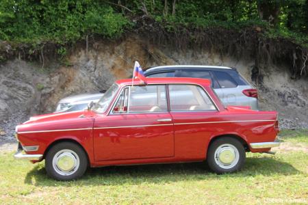 samo_vozilo_ki_spremlja-001