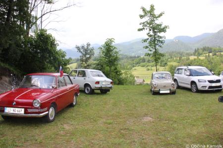 vozilo_spremlalo_starodobnike-001