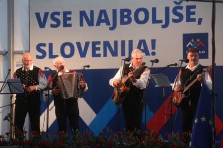 GK__2890_ansambel_bratov_Poljansek-001