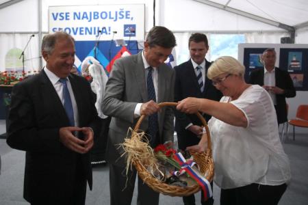 GK__3150_darilo_predsedniku-001