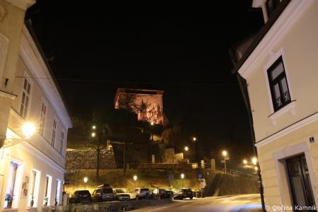 Osvetljen Stražni stolp Malega gradu 