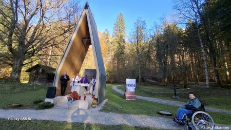 Ob 1. novembru smo se s polaganjem cvetja poklonili žrtvam vojn (16)