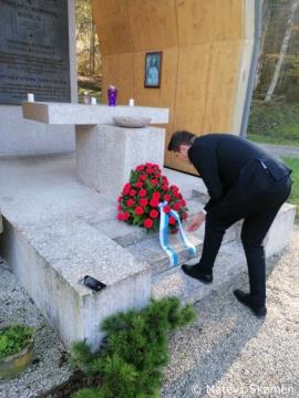 Ob 1. novembru smo se s polaganjem cvetja poklonili žrtvam vojn (18)