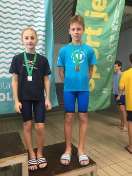 Miklavž Calcitovim plavalcem že prinesel darila.jpg