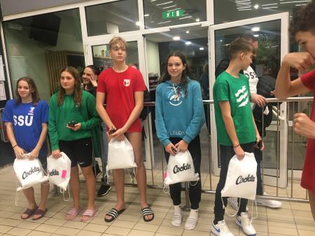 Miklavž Calcitovim plavalcem že prinesel darila.jpg