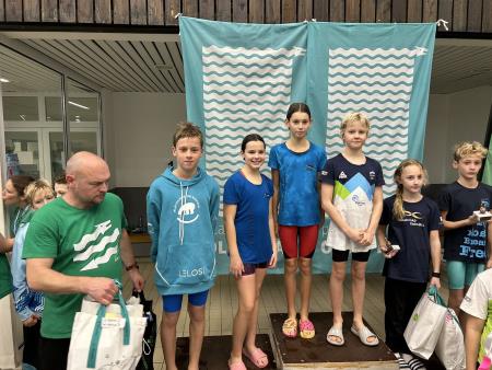 Miklavž Calcitovim plavalcem že prinesel darila.jpg