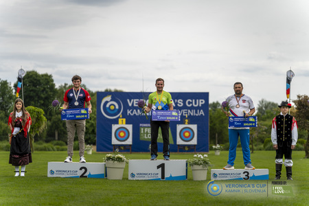 Žiga_Ravnikar_zmagovalec_ukrivljeni_lok