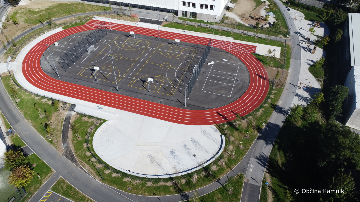 Nove zunanje športne površine med šolama (24)