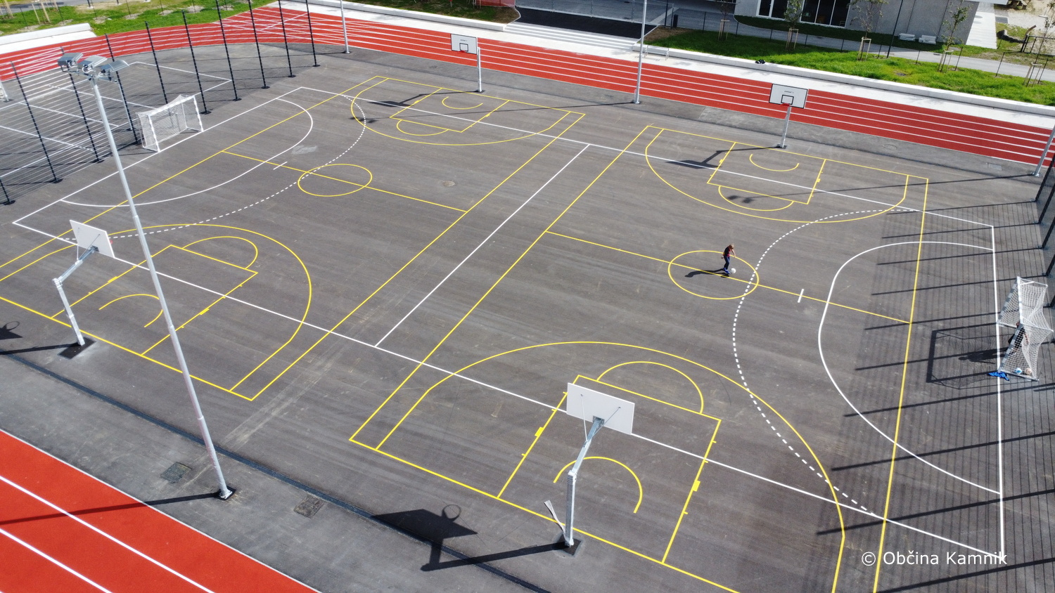 Športne površine med šolama